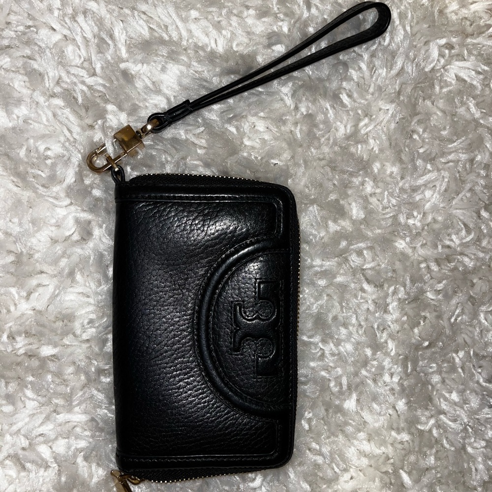 tory burch wristlet barely used
